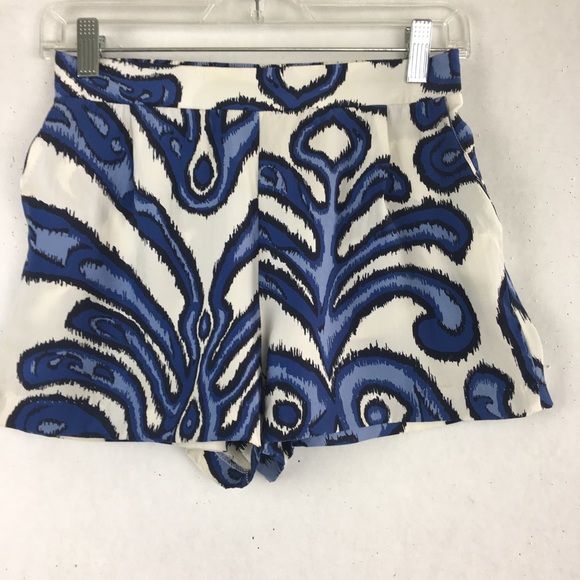 Juliette Jake 100% Silk White & Blue Print Shorts - Picture 4 of 5